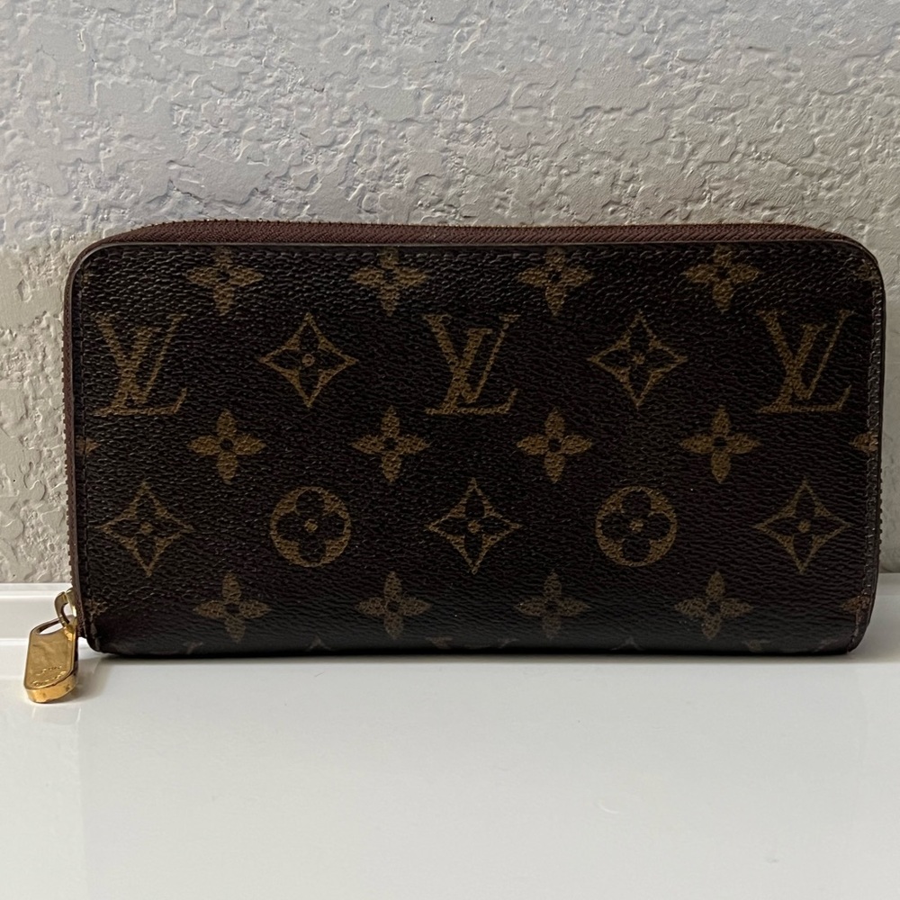 Louis Vuitton Zippy Wallet